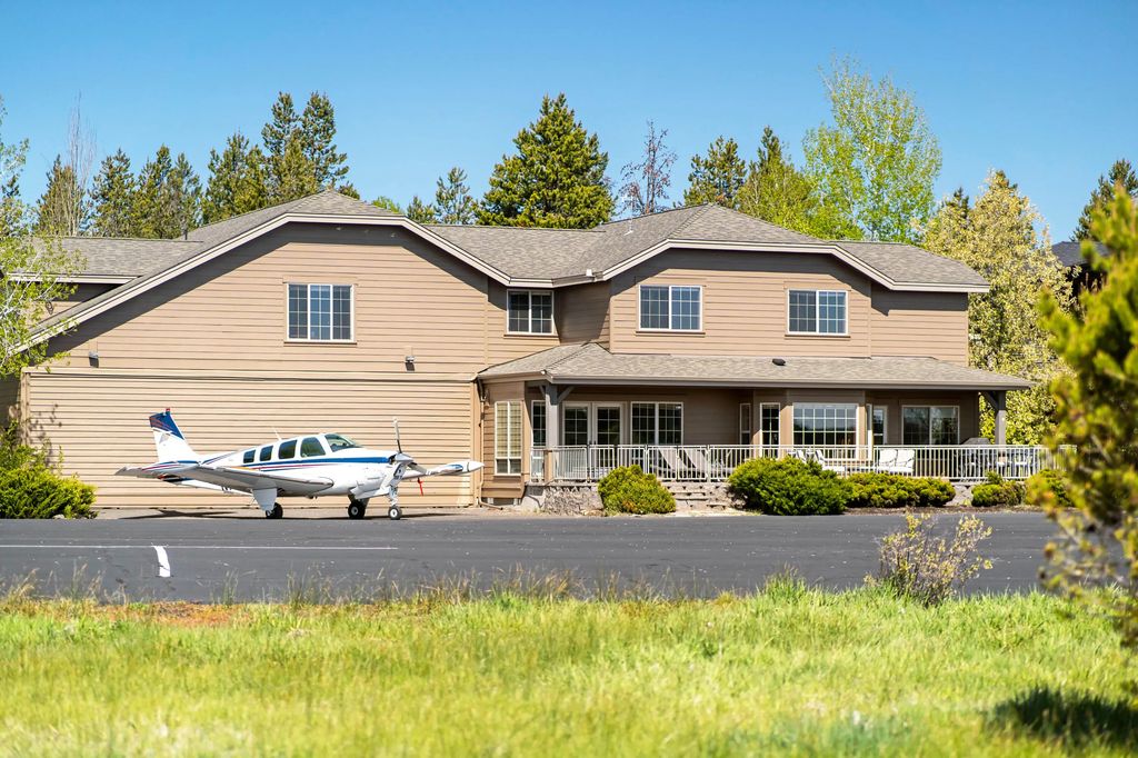 56902 River Road 6, Sunriver