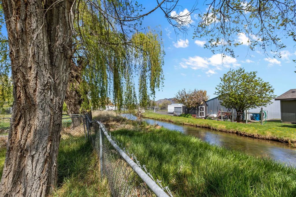 847 C Avenue, Terrebonne