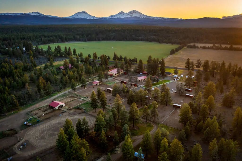 67500 Harrington Loop, Bend