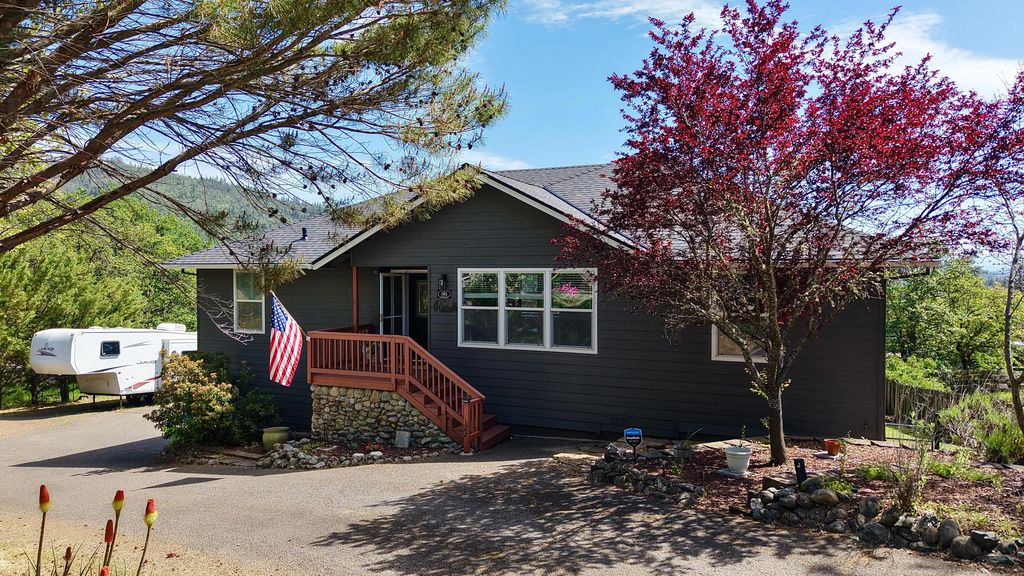 381 Pinetop Terrace, Shady Cove