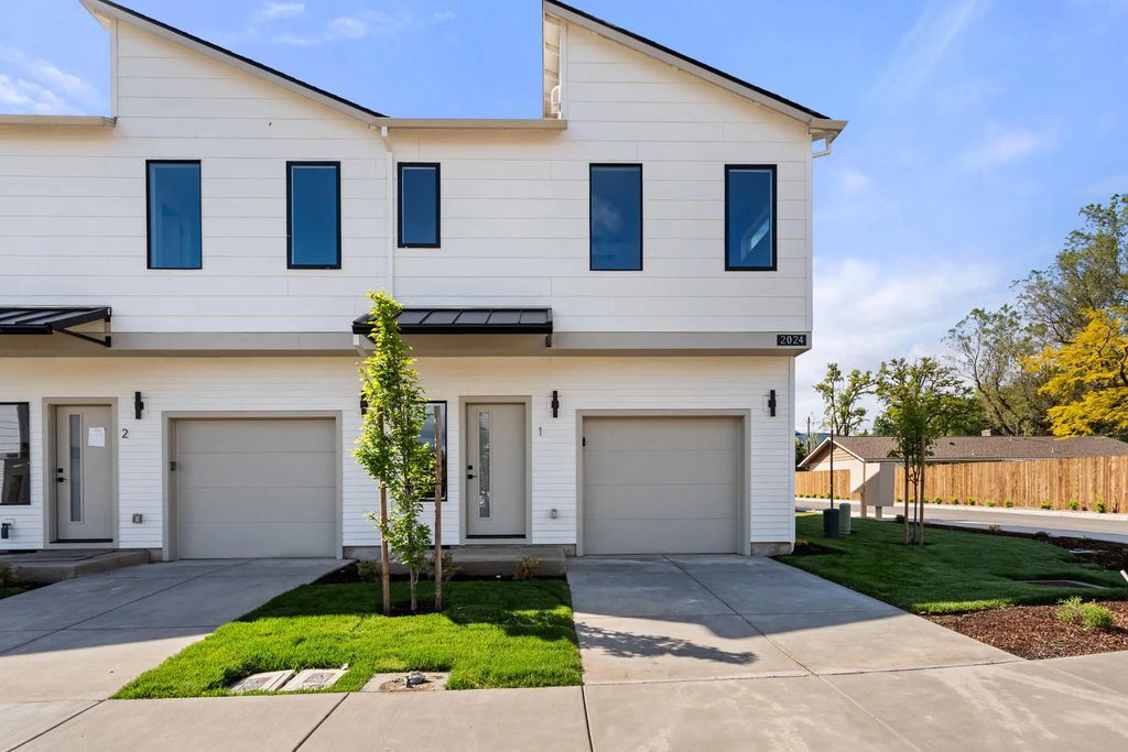 2024 Sunset Drive 1, Medford