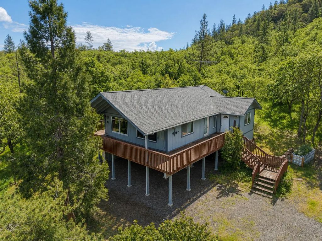 37 Firehouse Lane, Shady Cove