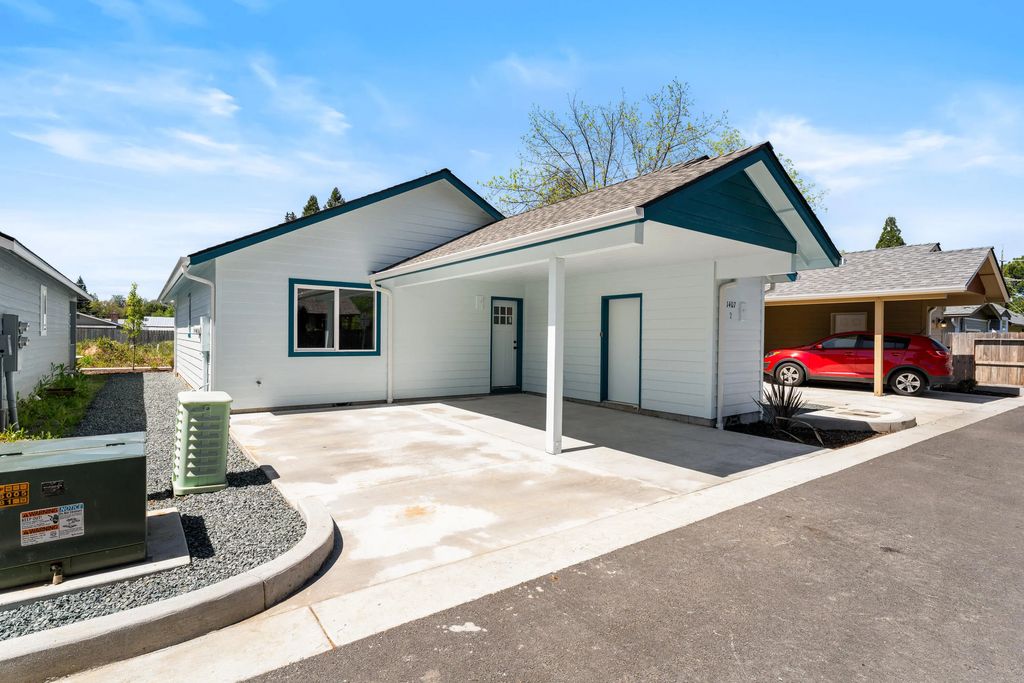 1407 Fruitdale Drive Unit 2, Grants Pass
