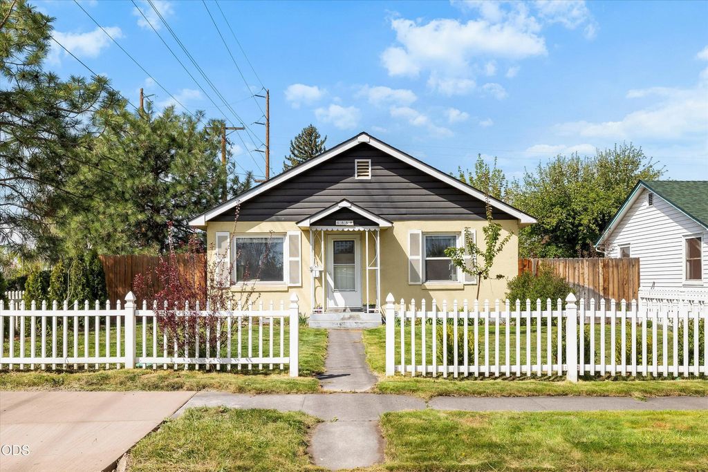 655 Sw 12th Street, Redmond