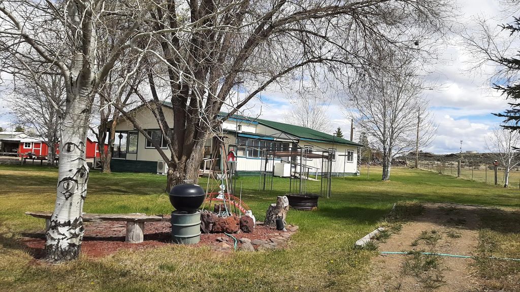 56916 Snowflake Road, Christmas Valley
