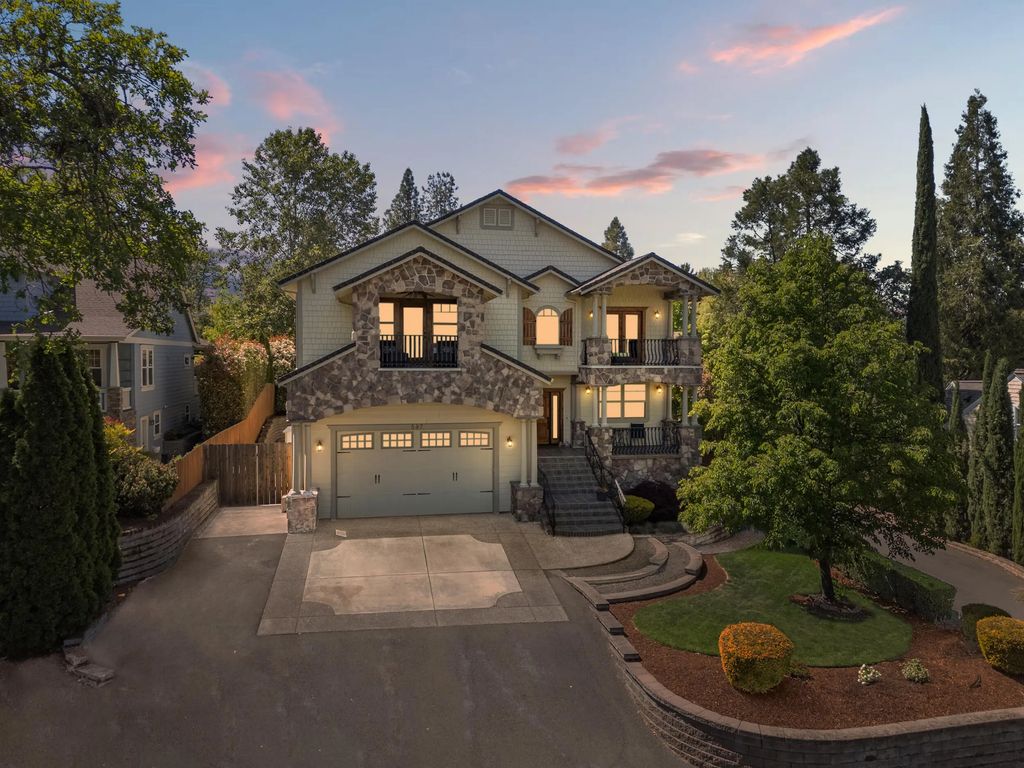 597 Pierce Road, Medford
