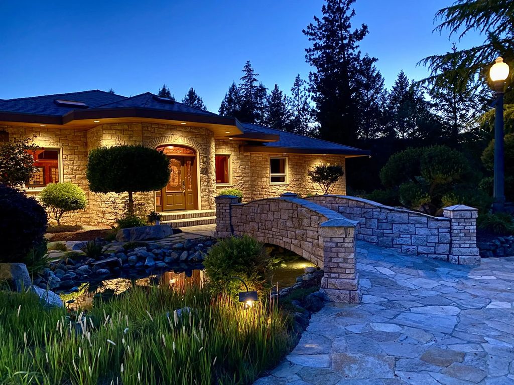 727 Earhart Road, Rogue River
