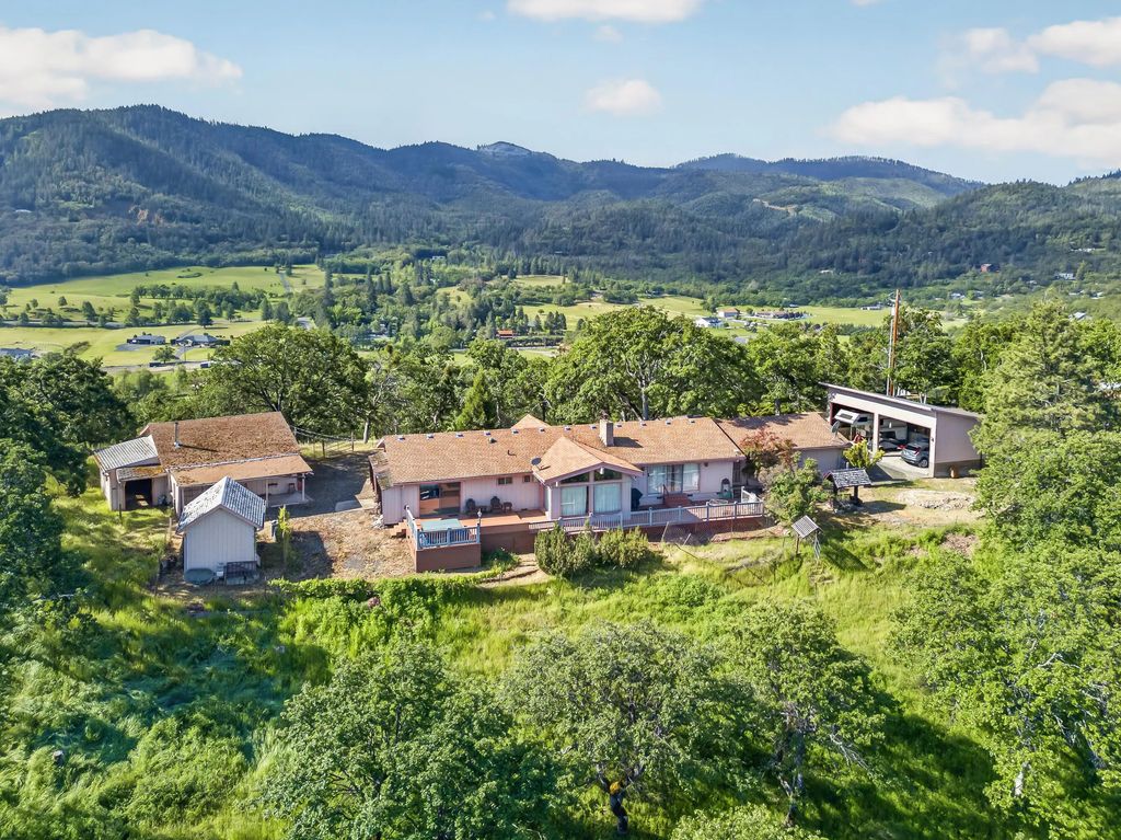 5245 Pioneer, Medford