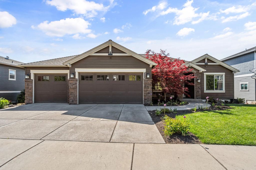 536 W La Strada Circle, Medford