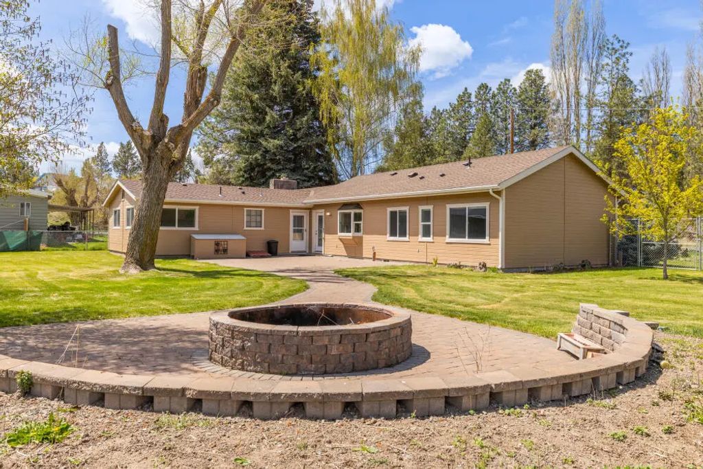 2761 Minna Street, Bonanza