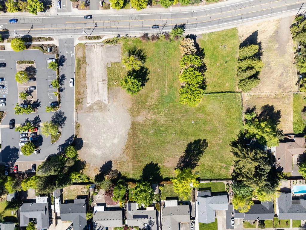 1370 Poplar Drive, Medford
