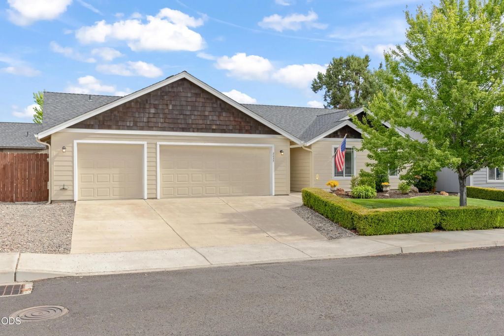 2035 Nw Kilnwood Lane, Redmond