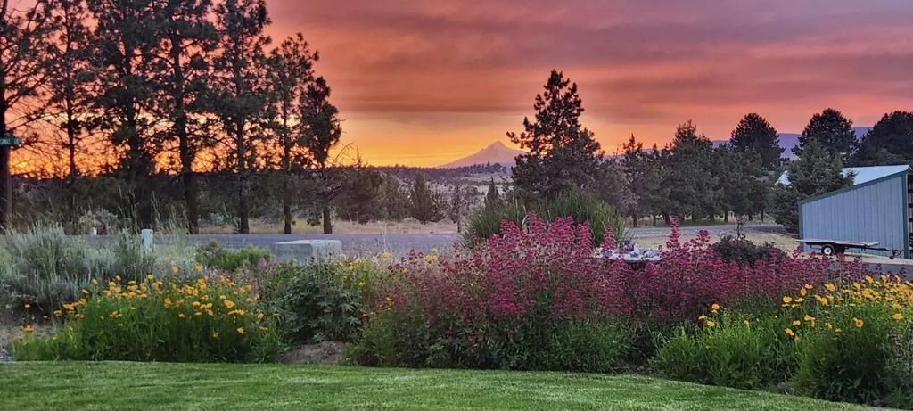 2045 Ne Camas Lane, Madras
