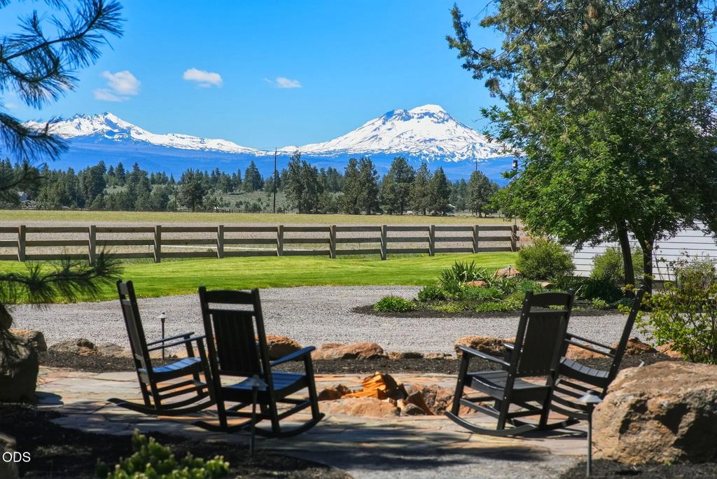 17186 Highway 126, Sisters