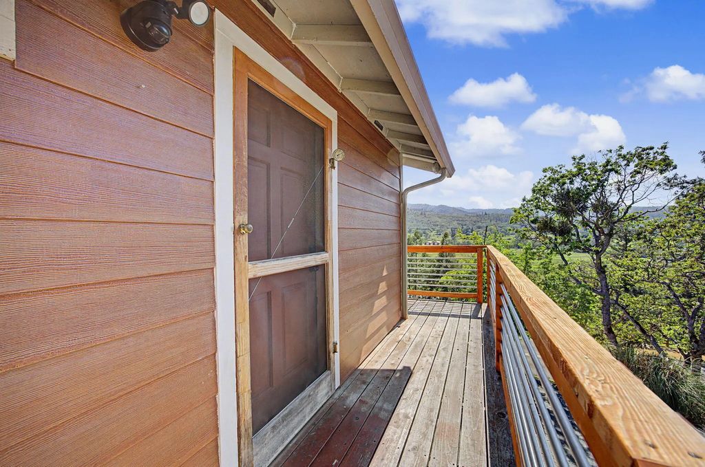 5366 Pioneer Road, Medford