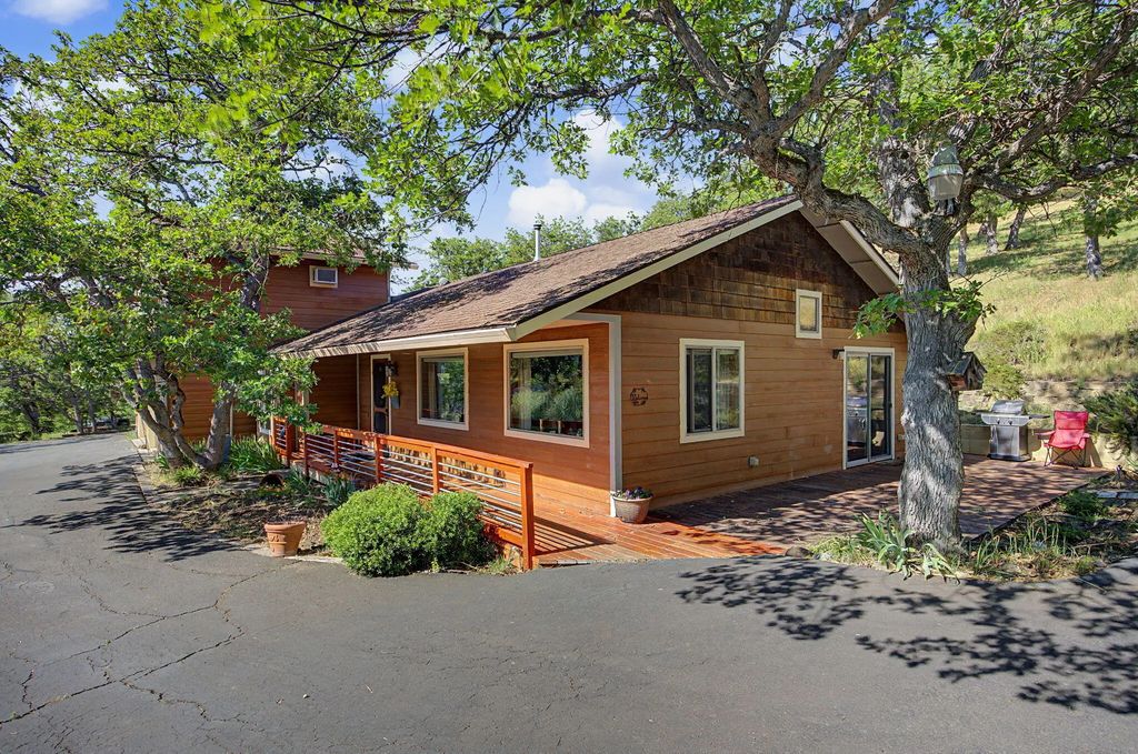5366 Pioneer Road, Medford