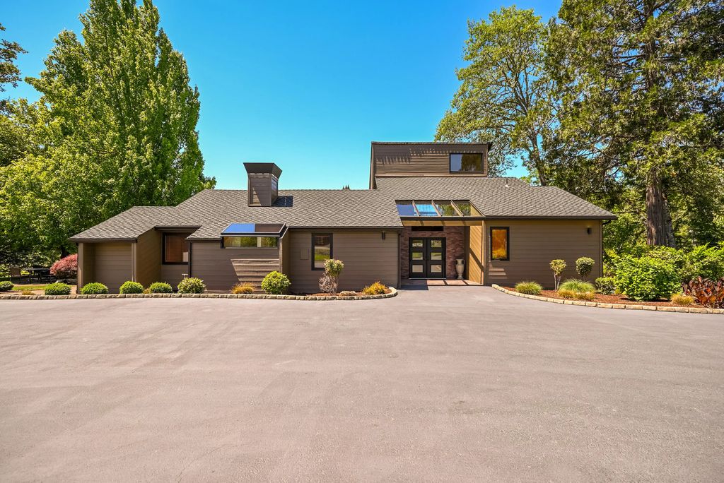 2546 Fisher Road, Roseburg