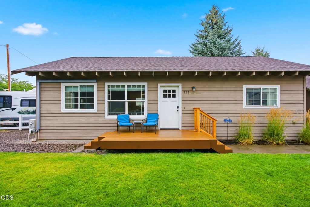 327 Nw Elm Avenue, Redmond