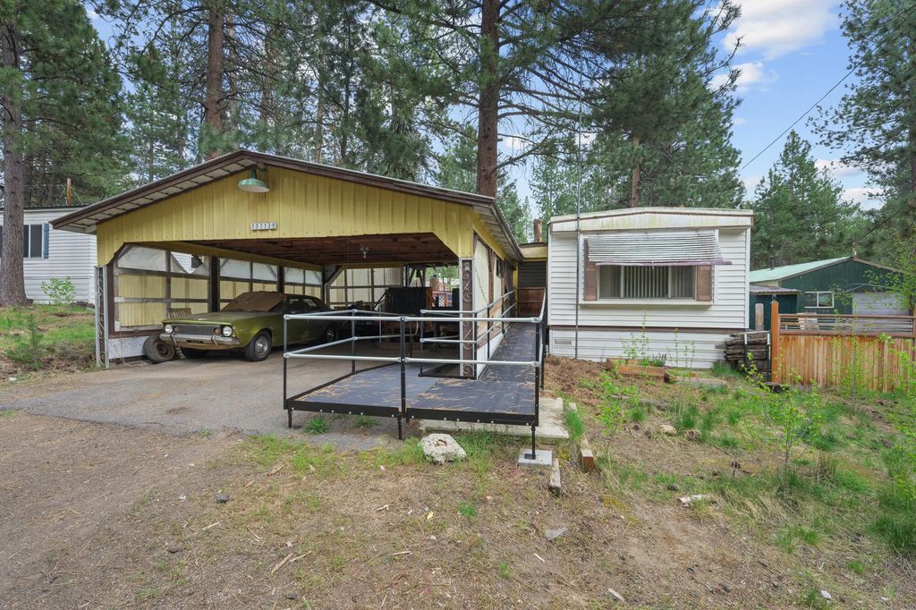 137139 4th, Crescent