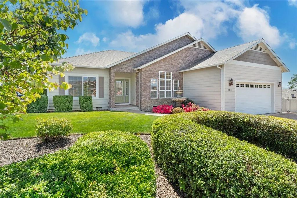 103 Greenmoor Drive, Eagle Point