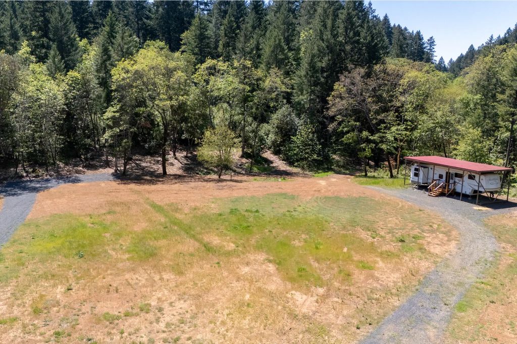 847 Caves Highway, Cave Junction