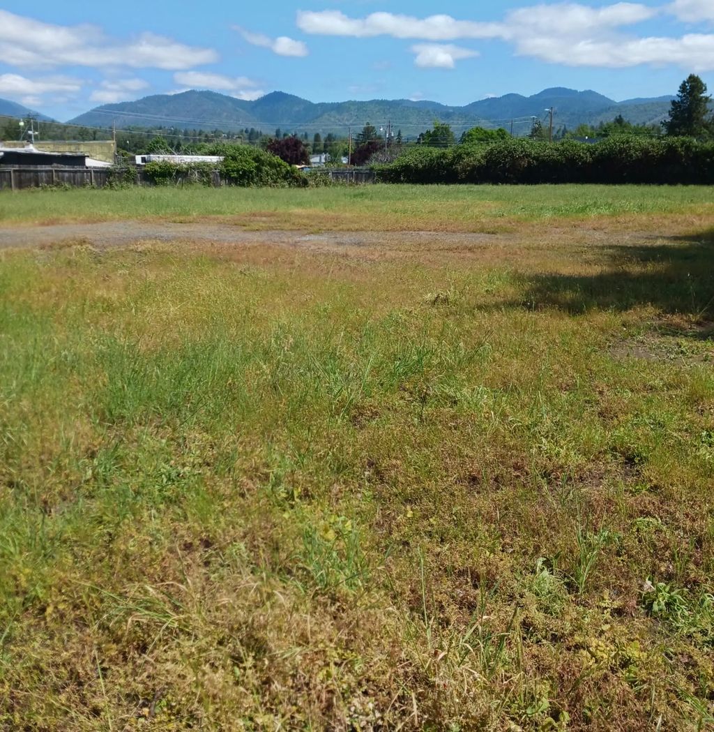 705 Lincoln Road, Grants Pass