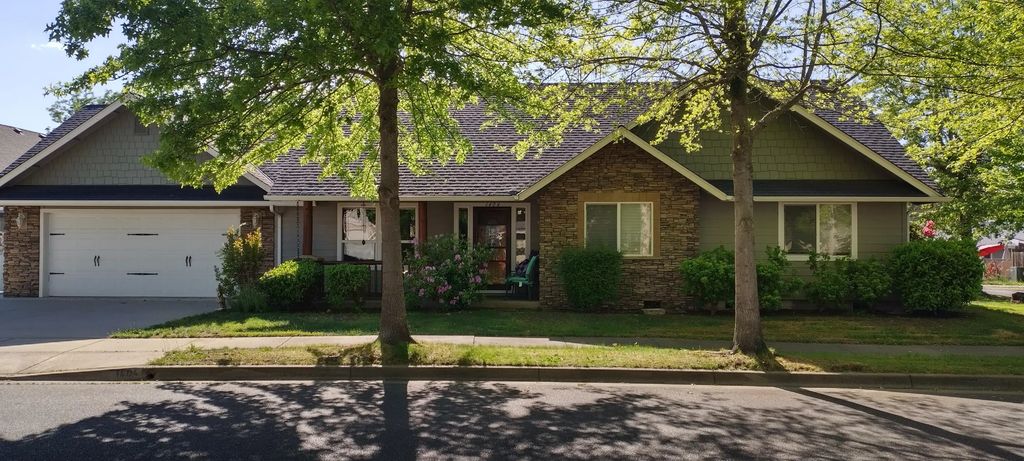 1404 Sw Sturgeon Court, Grants Pass