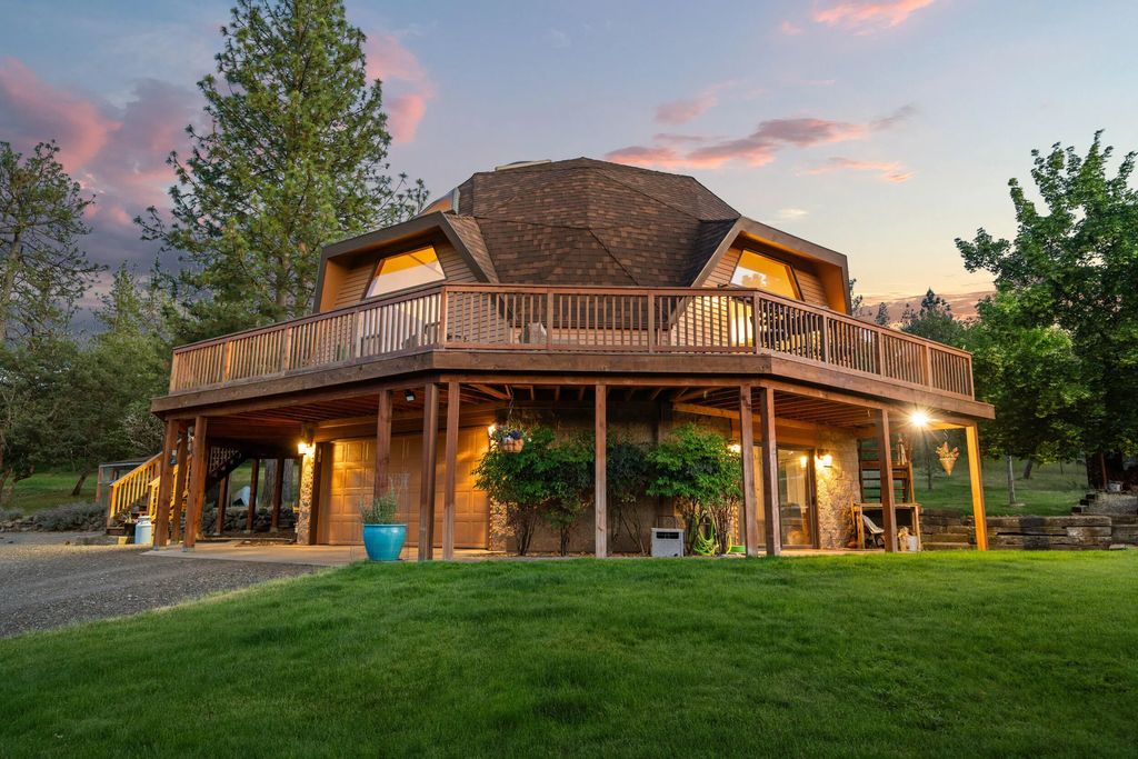 226 Entrada Drive, Eagle Point