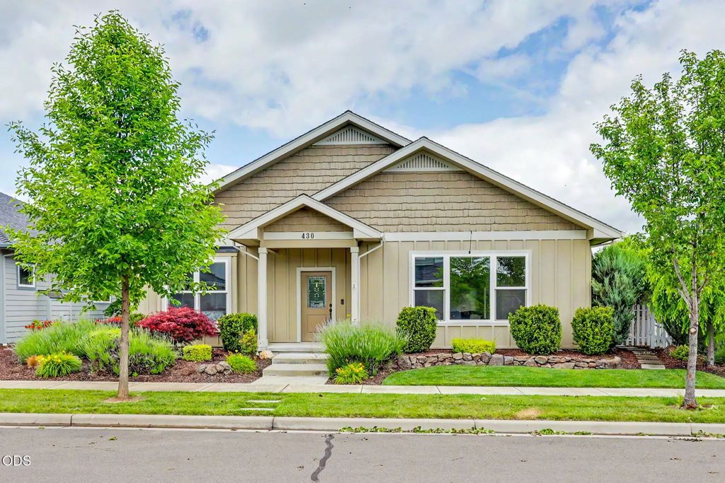 430 Bridge Creek Drive, Central Point
