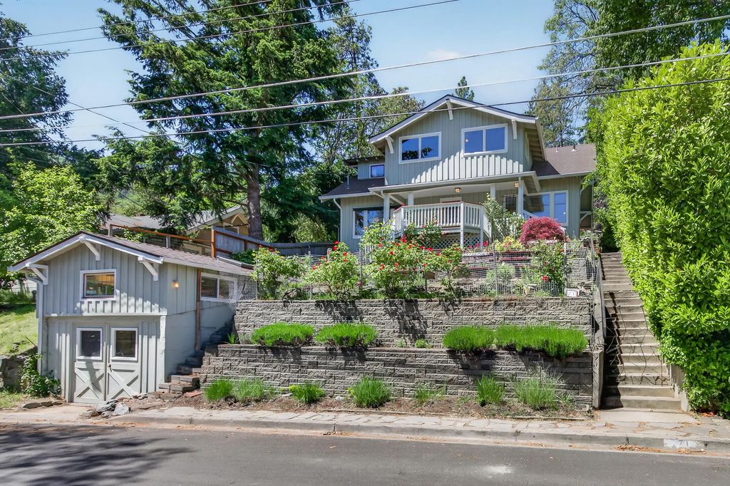71 Scenic Drive, Ashland