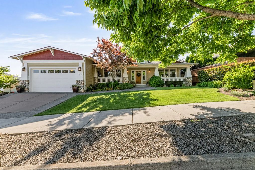 128 Oak Point Drive, Eagle Point