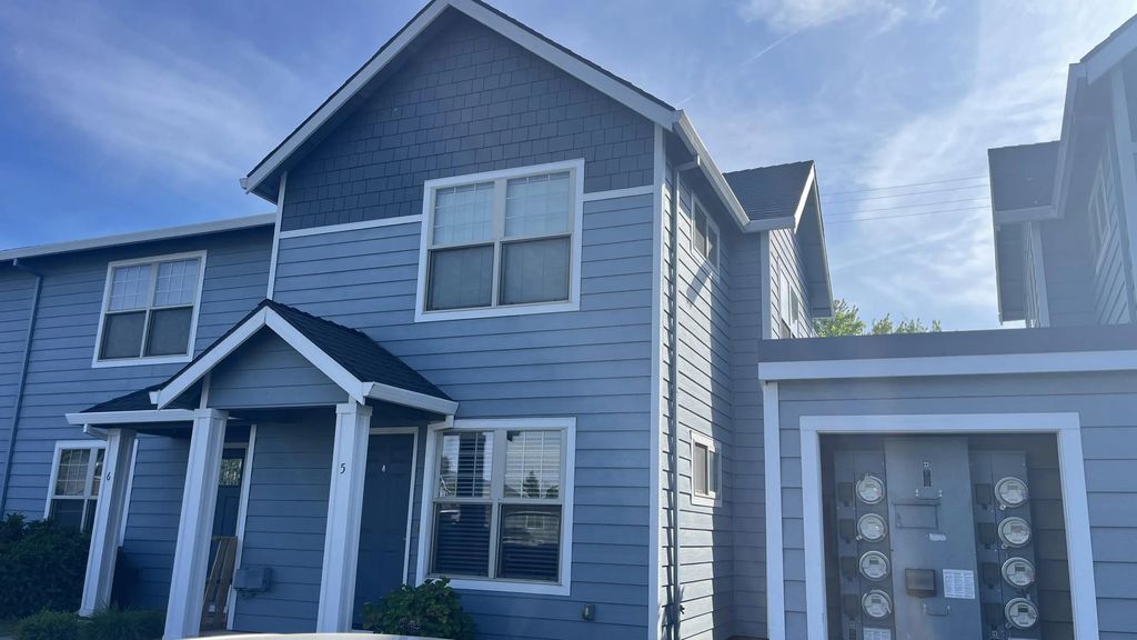 450 Midway Road 5, Medford