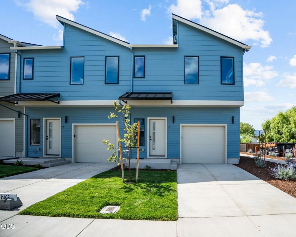 2032 Sunset Drive 1, Medford