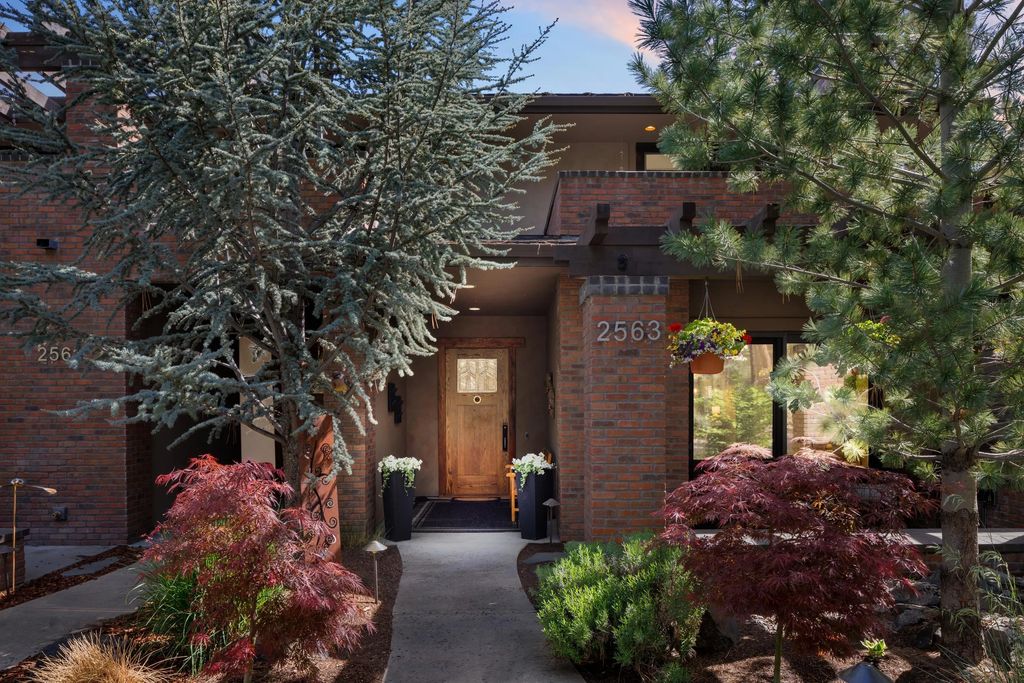 2563 Nw Crossing Drive, Bend