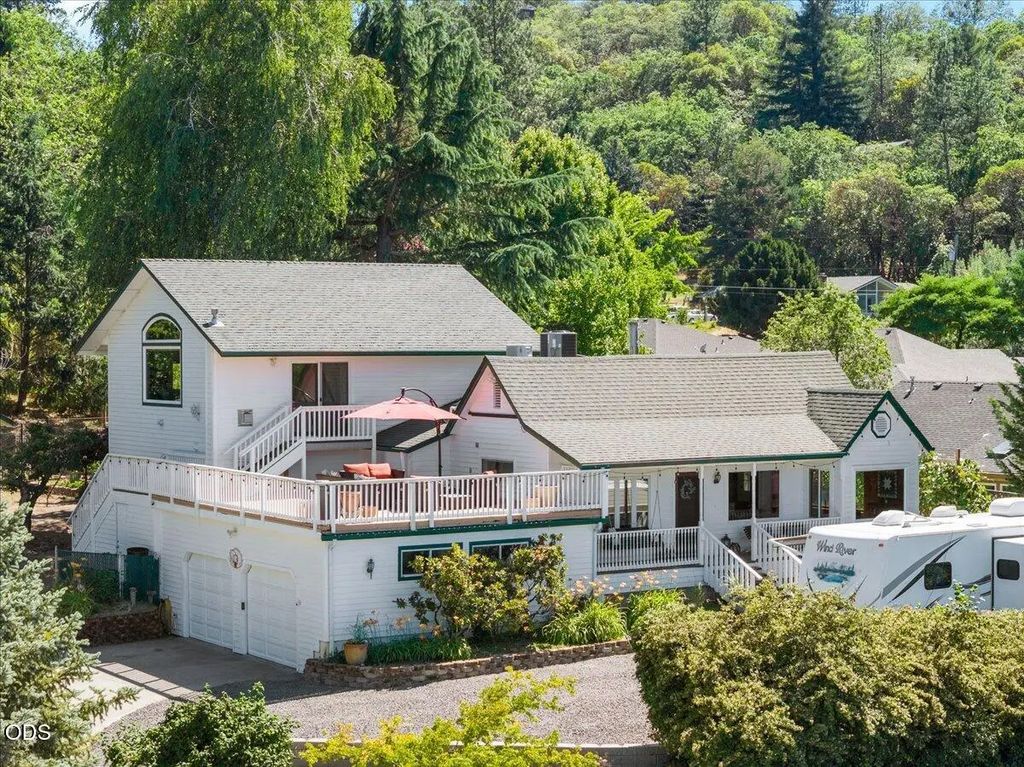 1043 Thelma Way, Grants Pass