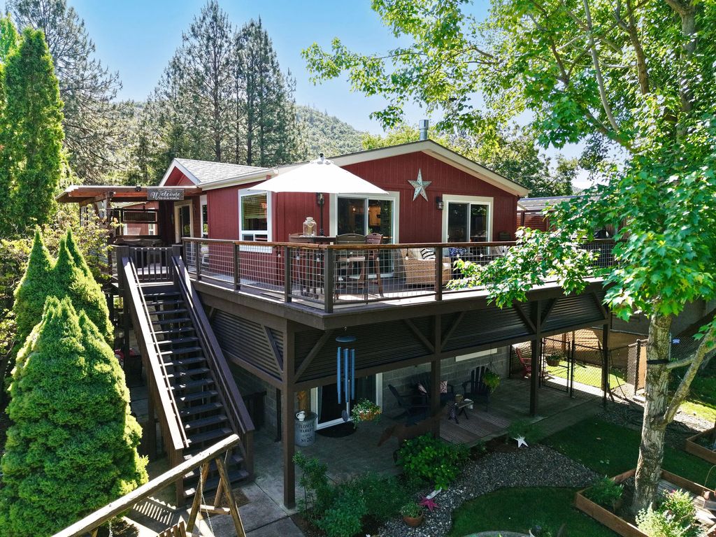 150 Castaline Place, Shady Cove