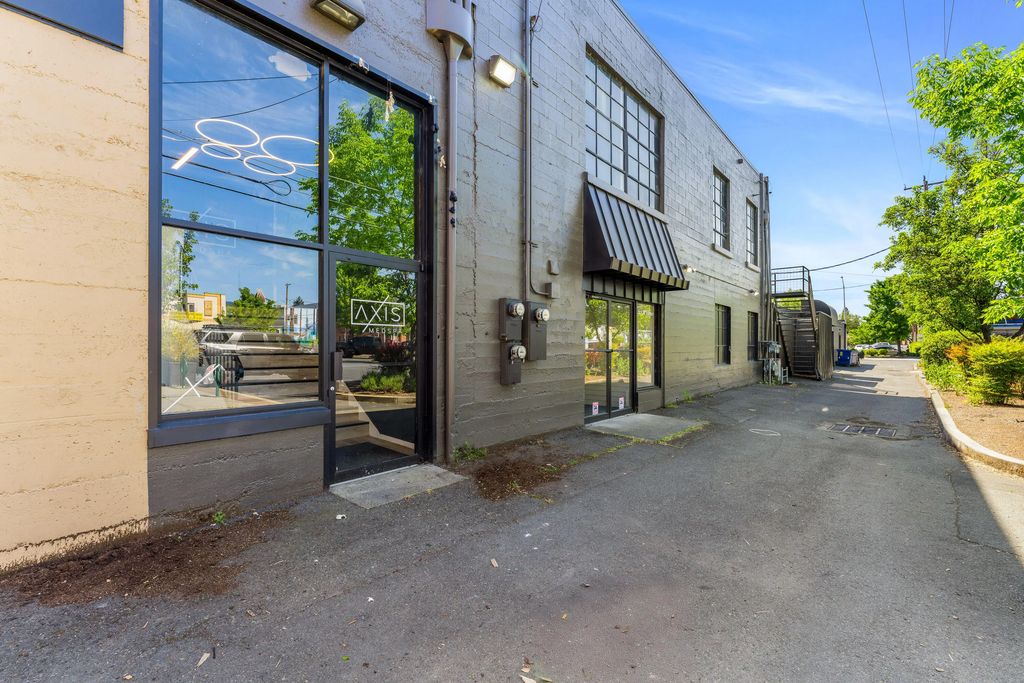 128 Sw I Street, Grants Pass