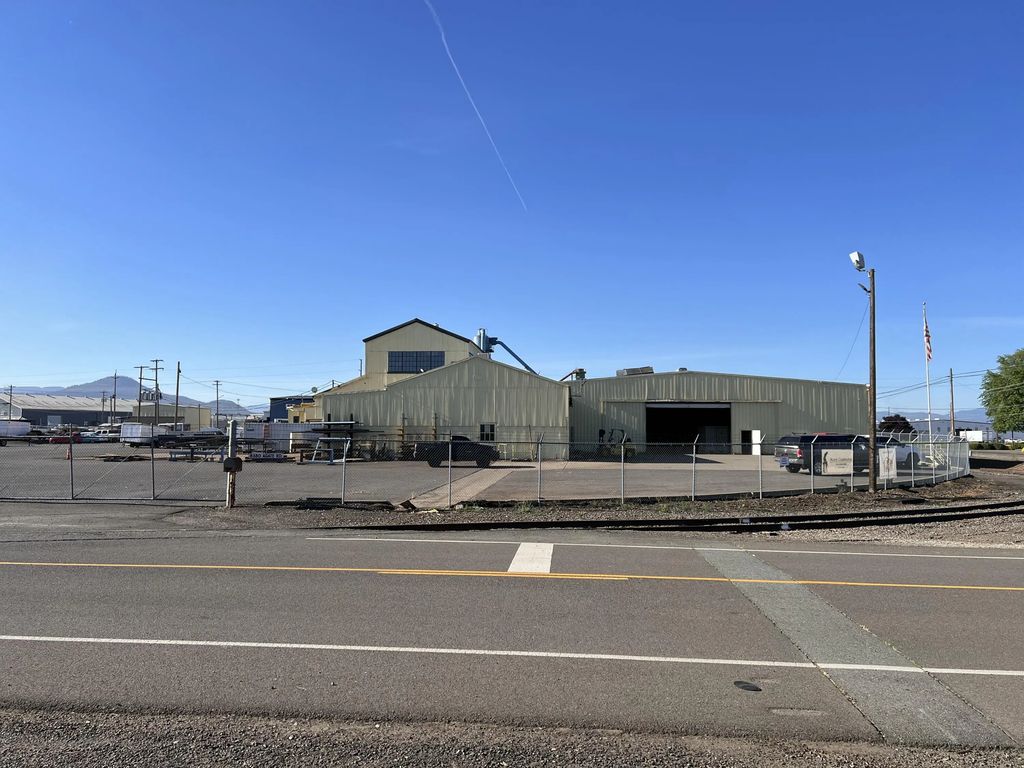 8380 Agate Road, White City