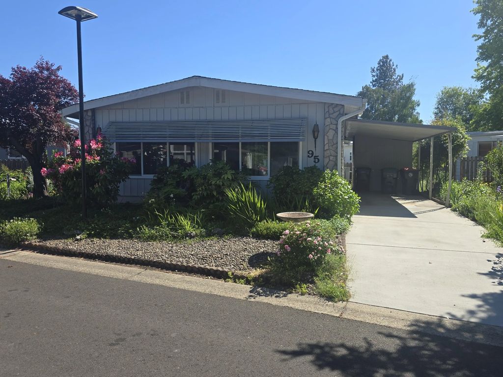 3431 S Pacific Highway Spc 95, Medford