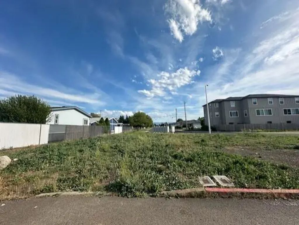 7840 Houston Loop, White City