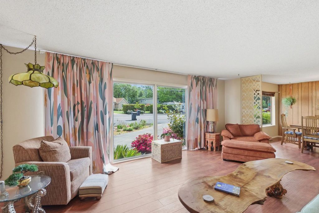 1195 E Park Street, Grants Pass