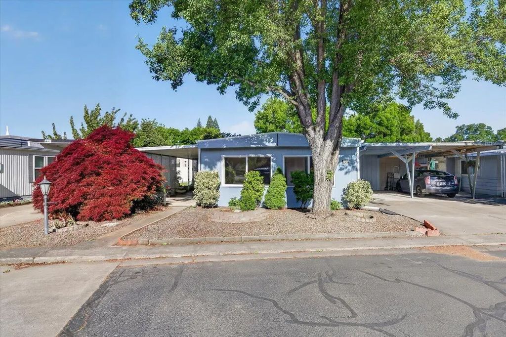 2252 Table Rock Spc 100, Medford