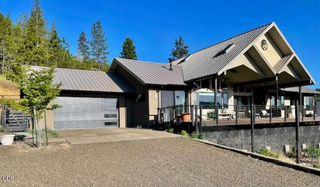693 Ironwood Drive, Eagle Point