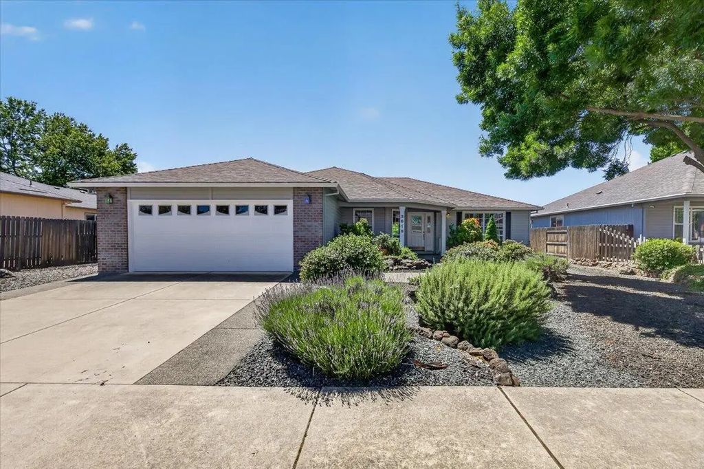 2618 Rabun Way, Central Point