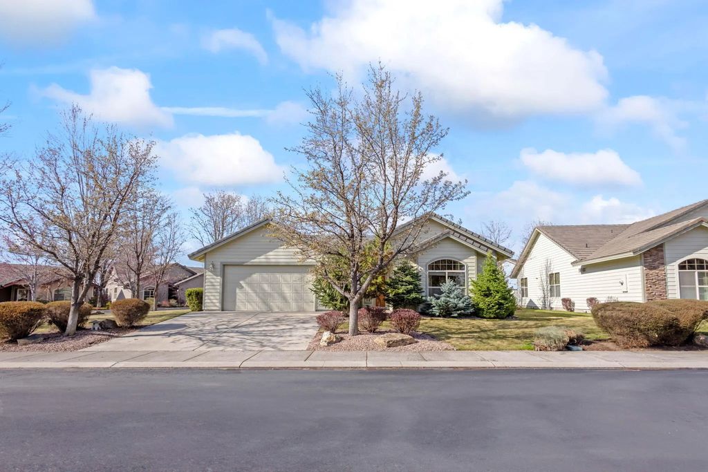 1726 Nw Cliff Side Way, Redmond