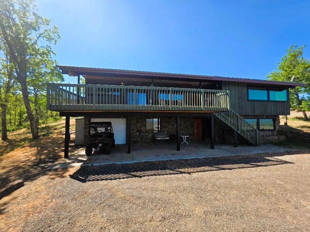 78902 Walters Road, Maupin
