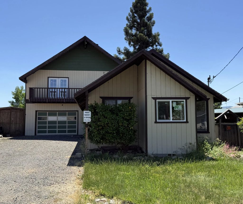 236 De Barr Avenue, Medford