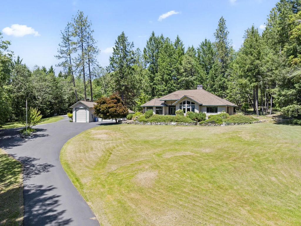 1562 Sleepy Hollow Loop, Grants Pass