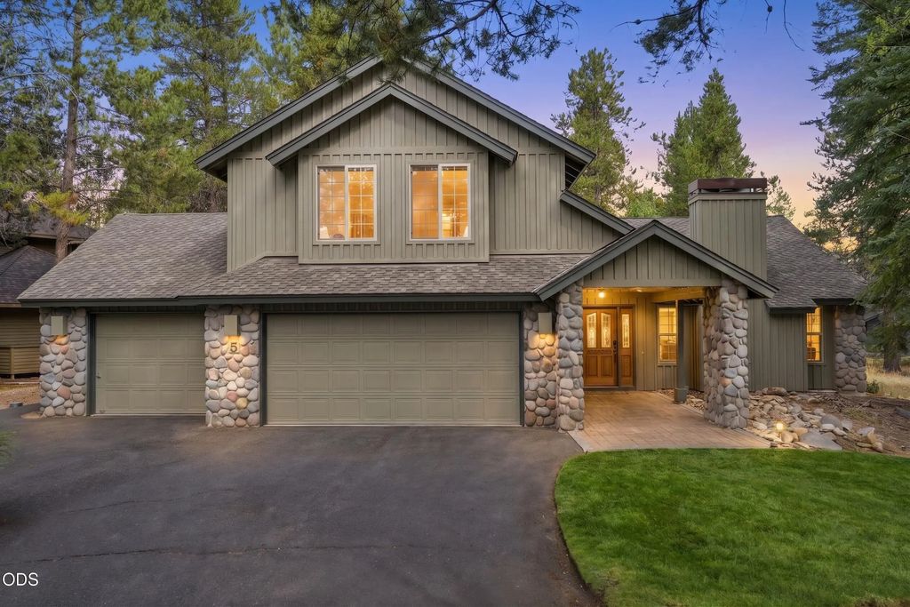 17900 Red Cedar Lane 5, Sunriver