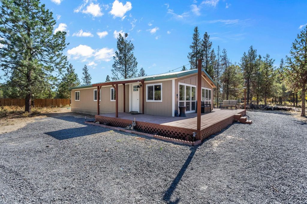 102 Hackett Drive, La Pine